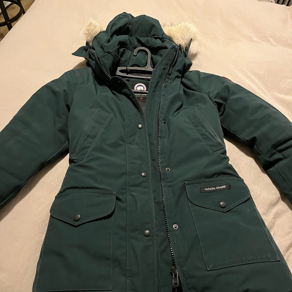 Authentic Canada Goose Women’s Trillium Dark/Hunter Green Parka Size XS
